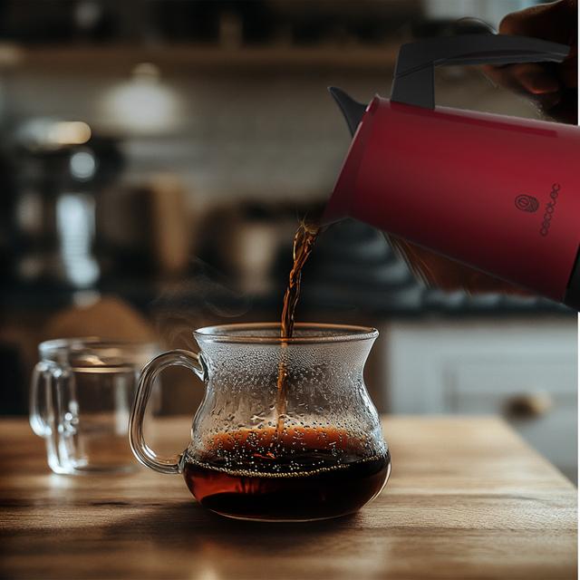 Cafeteira italiana Piccolina 600 Red em aço inoxidável de alta qualidade ideal para 6 xícaras de café.