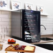 Bolero GrandSommelier 2050 Black Compressor Vinoteca en negro de 20 botellas de capacidad con sistema compresor de enfriamiento, temperatura regulable entre 5-18ºC y panel de control táctil.