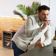 Bolero GrandSommelier 2050 Inox Compressor Weinkühlschrank mit Edelstahltür und -griff, 20 Flaschen Fassungsvermögen, mit Kompressor-Kühlsystem, einstellbarer Temperatur zwischen 5-18ºC und Touch-Bedienfeld.
