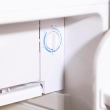 Bolero CoolMarket TT 90 White E Mini frigorífico sobremesa blanco 83cm alto y 47cm ancho, con 90L de capacidad, control de temperatura regulable y compartimento de conservación.