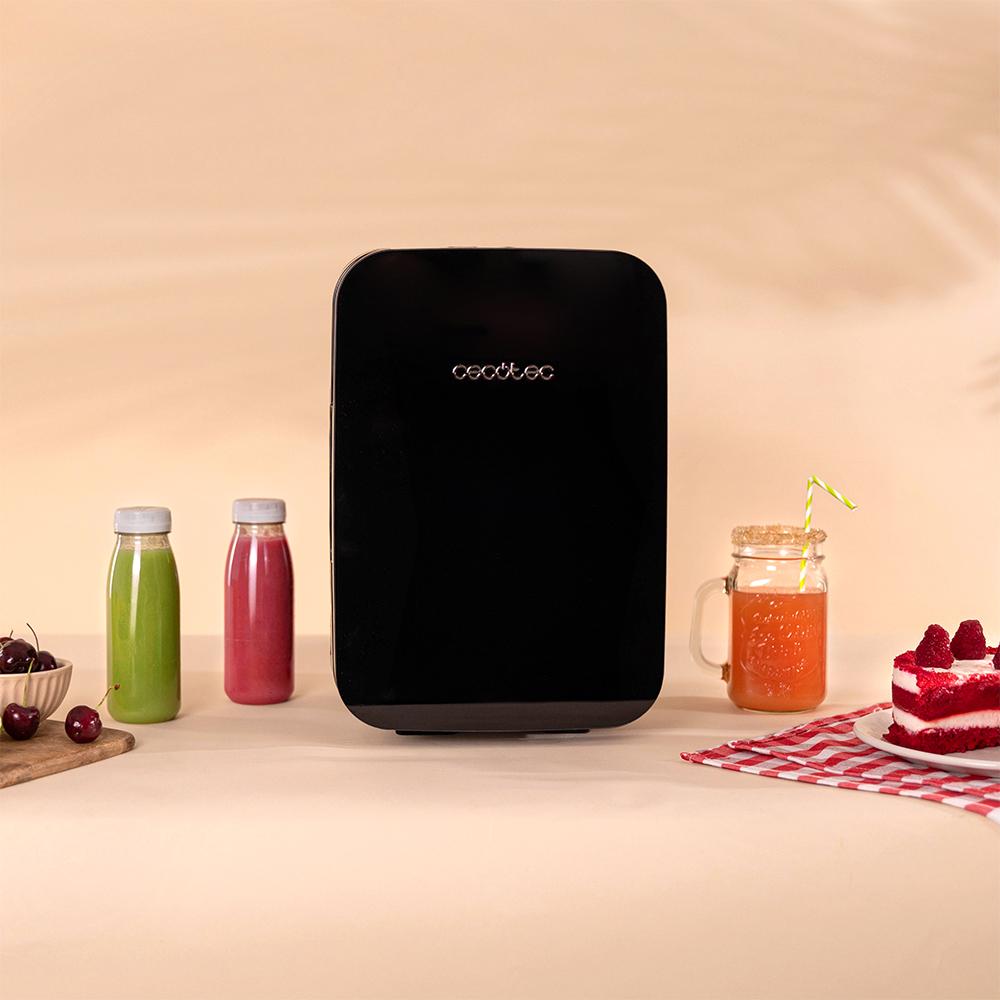 CECOTEC Bolero MiniCooling 10L Bahamas Black con bebidas y alimentos