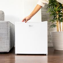 GrandCooler 20000 SilentCompress White E Mini Frigorífico blanco, compartimento congelador interior, capacidad de 46 Litros, 48,7 de ancho y 48 cm de alto, puerta reversible, funcionamiento cíclico, clase energética E