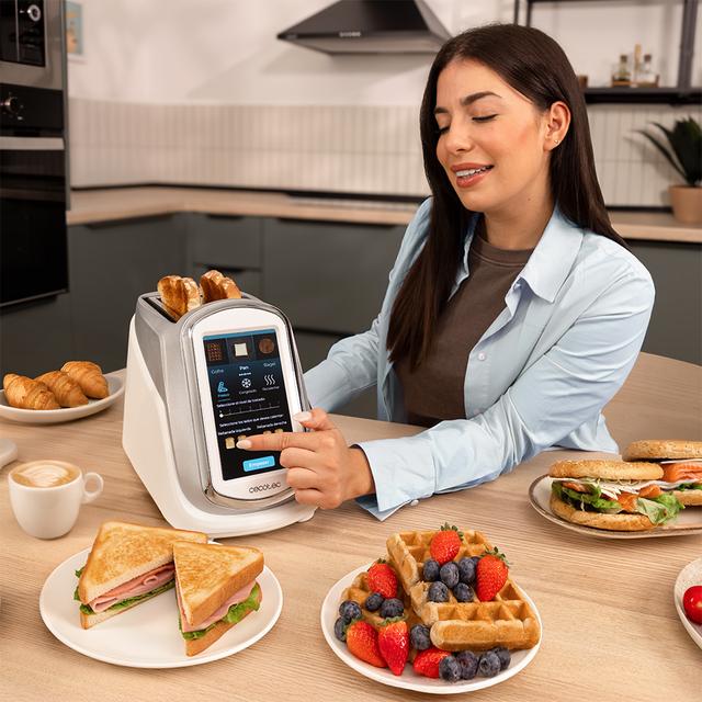 ToastPad Double Pro Screen Tostapane con touch screen LCD da 7'', controllo intelligente, connettività wifi e potenza di 1400W. Controllo individuale dei pannelli di riscaldamento, impostazione personalizzata del tempo e fino a 7 livelli di doratura per risultati perfetti.