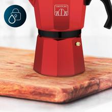 Mokclassic 300 Red Moka in alluminio con capacità per 3 tazze di caffè, di colore rosso, adatta a diversi tipi di cucine e facile da pulire.