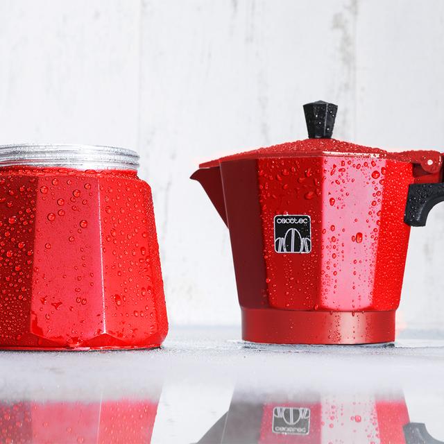 Mokclassic 600 Red Cafeteira italiana de alumínio com capacidade para 6 chávenas de café, cor vermelho, fácil de limpar e apta para todo o tipo de fogões.