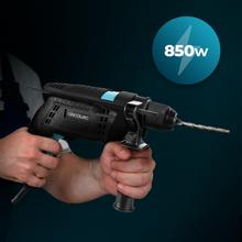 PowerDrill 850 Keyless Taladro eléctrico con percutor de 850 W. Portabrocas metálico de 13mm. Alta velocidad de 4800 rpm y percutor a 46000 impactos por minuto. Incluye un maletín con 9 brocas y una empuñadura auxiliar.