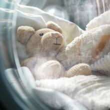 Bolero DressCode 12950 Autodose Direct Drive 3D Titanium Lavadora Autodosis de carga frontal color titanium de 12 kg de capacidad, 1400 rpm, clase A, y motor Direct Drive, con diseño Core Matrix Screen 9,2" y Core Body, 13 programas, SteamMax, Sanitize, funciones inteligentes OnSmart y Fuzzy Logic, Smooth Wash, puerta XXL y luz interior.