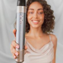 Bamba CermicCare 2in1 AirGlam Aluminum Multifunktioneller 2-in-1-Haarstyler mit Coanda-Technologie, der trocknet, formt, lockt und Frizz beseitigt. Sie verfügt über 3 Geschwindigkeiten, 3 Temperaturen und eine intelligente Wärmeregelung. Digitaler Motor mit 1400 W Leistung und 110.000 U/min. Köpfe mit Keramik- und Keratinbeschichtung.