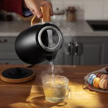 ThermoSense 200 Woody Hervidor de agua eléctrico para infusiones con 1,7 litros de capacidad.