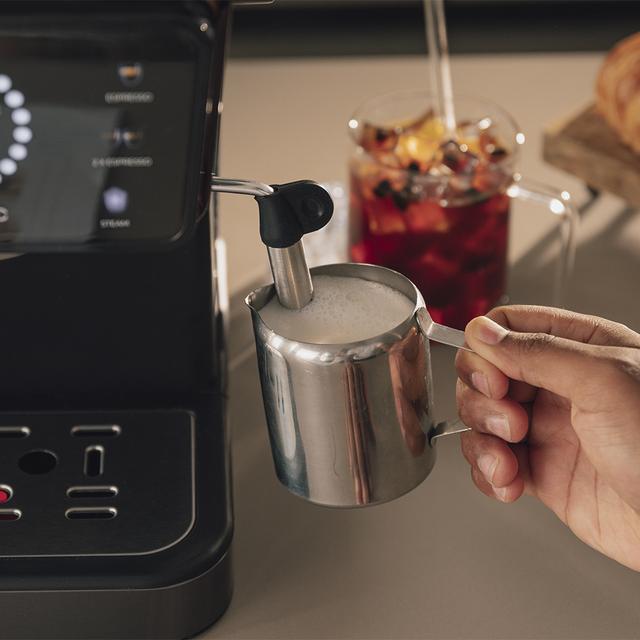 Power Espresso Touch ColdBrew Machine à café expresso et cappuccino, café à froid, avec 20 bar et buse vapeur réglable.