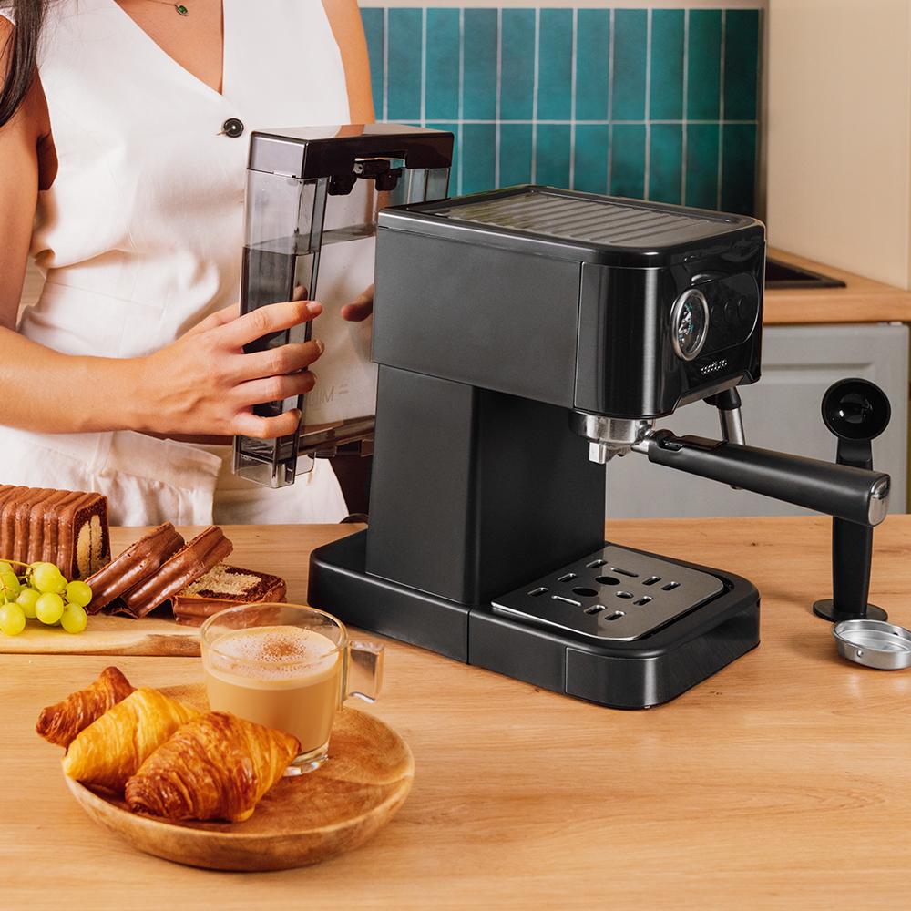 Depósito de agua extraíble de la cafetera CECOTEC Power Espresso 20 Pro