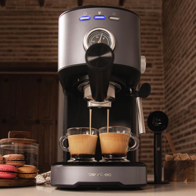 Power Espresso 20 Pecan Steel Cafetera express digital, con 20 bares y vaporizador orientable.