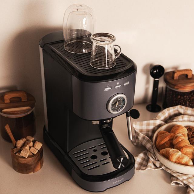 Power Espresso 20 Pecan Steel Cafetera express digital, con 20 bares y vaporizador orientable.