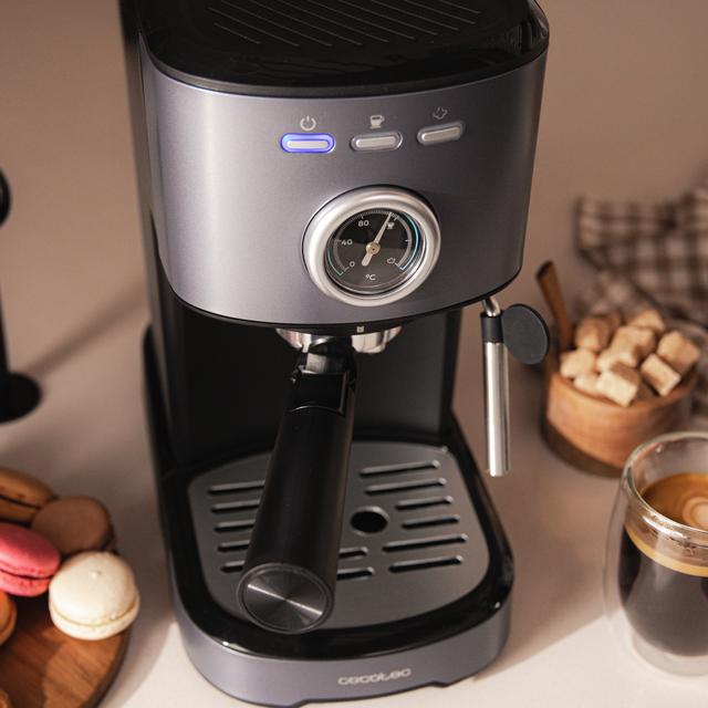 Power Espresso 20 Pecan Steel Cafetera express digital, con 20 bares y vaporizador orientable.