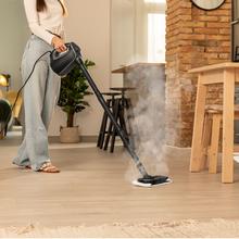 Hydrosteam 1300 Rapid Max Nettoyeur vapeur à main avec chauffage rapide et puissance de 1350 W. Nettoyez et désinfectez pour une finition parfaite. Réservoir de 550 ml, 3 bars de pression et 32 g/min de débit de vapeur. Dispositif de verrouillage de la vapeur continue. Kit avec 16 accessoires.