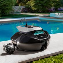 Conga Pooldroid 1000 FloorMaster Robot limpiafondos inalámbrico para piscinas. Apto para superficies de hasta 80 m2 y 10º de inclinación. 100 min de autonomía. Boya para tener siempre al alcance tu robot. Filtro de alta eficiencia. Accesorios incluidos.