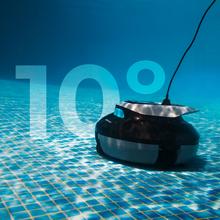 Conga Pooldroid 1000 FloorMaster Robot limpiafondos inalámbrico para piscinas. Apto para superficies de hasta 80 m2 y 10º de inclinación. 100 minutos de autonomía. Boya para tener siempre al alcance tu robot. Filtro de alta eficiencia. Accesorios incluidos.