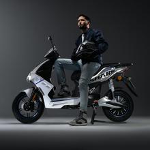 Cecotec Shark RS (Antracita/Rojo) Con una potencia máxima de 5760W y hasta 110km de autonomía.Disponible en dos colores, combina rendimiento y dinamismo.L3eB (Equivalente a 125cc)