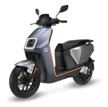 Cecotec Halo (Azul/Naranja) La motocicleta eléctrica con un motor de 7550W y una potencia máxima de 10000W. Perfecta para ciudad como para carretera gracias a sus 3 modos EFFICIENT, BALANCE y SPORT. Su batería de 74V 28Ah proporciona hasta 120 km de autonomía por carga. Las ruedas de 14" y los frenos CBS garantizan una estabilidad y seguridad óptimas. Con un diseño moderno y sofisticado en colores Plata/Verde y Azul/Naranja