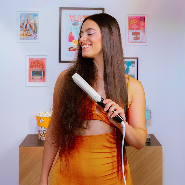 RitualCare Twerk Haarglätter mit Vibration, um die Verteilung der Locken auf der gesamten Platte zu verbessern und so in einem Durchgang effizienter zu sein, mit 360 °C-Kabel, Temperatur bis zu 230 °C und Keratinbeschichtung.