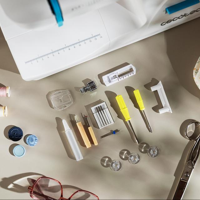Kit de accesorios incluido con la máquina Cecotec BelleCouture 6600
