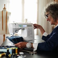 BelleCouture 21500 Macchina da cucire con 215 punti per utenti esperti e kit di accessori.