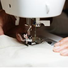 BelleCouture 21500 Macchina da cucire con 215 punti per utenti esperti e kit di accessori.