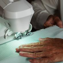 BelleCouture OverLock Remalladora de 1100 rpm de velocidad, con presión de prensatelas ajustable y kit de accesorios