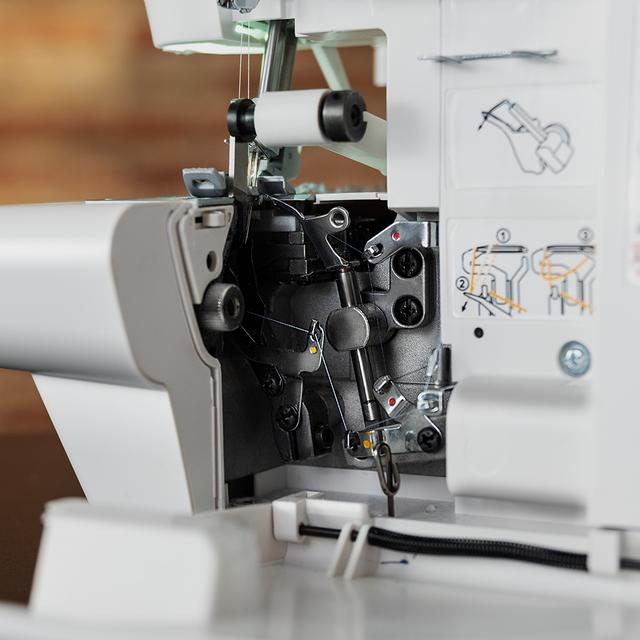 BelleCouture OverLock Surjeteuse à une vitesse de 1100 tours/minute avec pression du pied-de-biche réglable et kit d'accessoires.