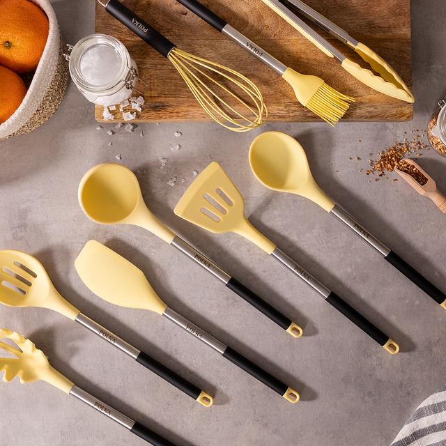 Utensilios de cocina Cecotec Polka Experience Vulcano extendidos sobre encimera