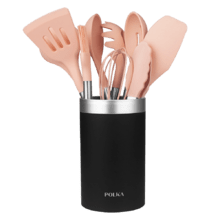 Polka Experience Gravity. Conjunto de 9 utensílios de cozinha, Cor de rosa claro, com revestimento soft touch e pega em aço. Materiais: Silicone, Nylon e PP. Inclui Holder Polka