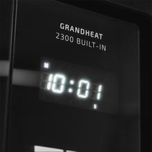 Micro-ondes numérique encastrable GrandHeat 2300 Built-In Black. 800 W de puissance, 23 litres de capacité, gril, 5 niveaux, 8 fonctions préconfigurées et minuterie.