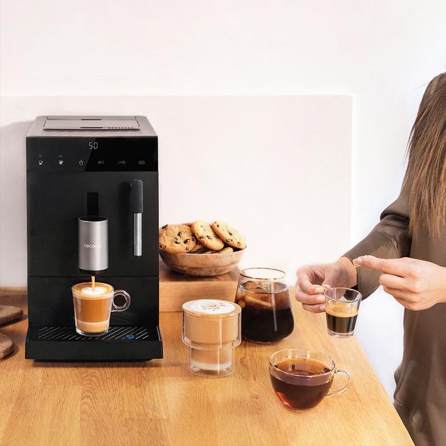 Cremmaet Compact Steam (Amazon) Machine à café méga-automatique compacte avec 19 bars, système Thermoblock et buse vapeur.