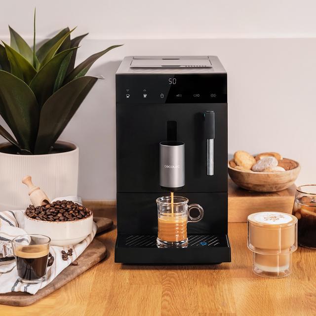 Cremmaet Commpact Steam Cafetera superautomática compacta con 19 bares, vaporizador y sistema Thermoblock.