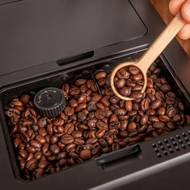 Cremmaet Compactccino Connected Kompakte, superautomatische Kaffeemaschine mit 19 bar, TFT-Display und Wi-Fi, Milchtank und Thermoblock-System.