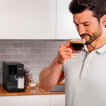 Cremmaet Compactccino Connected Máquina de café superautomática compacta com 19 bares, ecrã TFT e Wi-Fi, depósito de leite e Thermoblock.