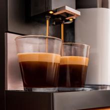 Cremma Compactccino Connected Black Rose Kompakte, superautomatische Kaffeemaschine mit 19 bar, TFT-Display und Wi-Fi, Milchtank und Thermoblock-System.