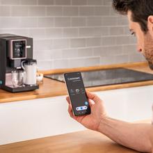 Cremma Compactccino Connected Black Rose Kompakte, superautomatische Kaffeemaschine mit 19 bar, TFT-Display und Wi-Fi, Milchtank und Thermoblock-System.