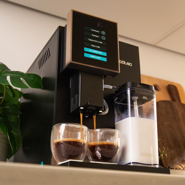 Cremmaet Compactccino Black Rose Cafetière super-automatique compacte avec 19 bars, réservoir à lait et système Thermoblock.