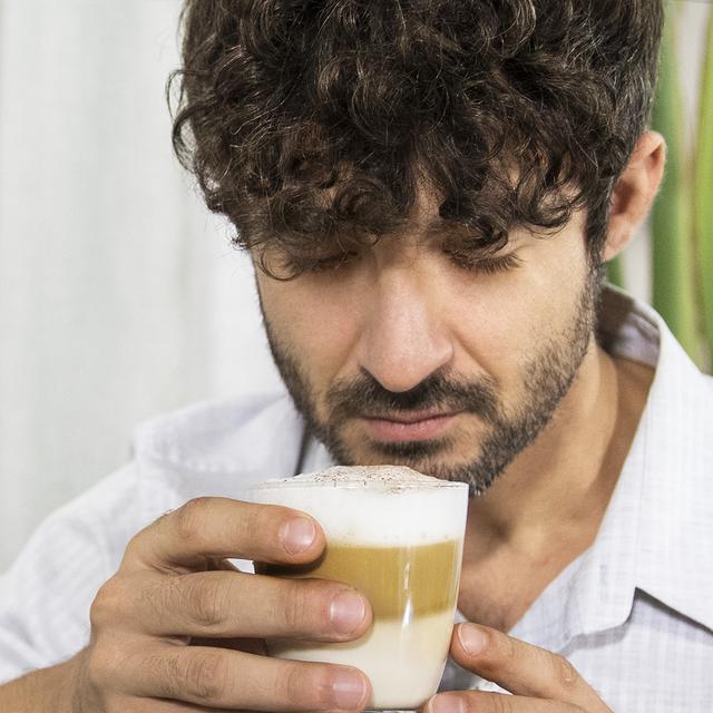 Machine à café automatique Power Matic-ccino 7000 Série Nera. Réservoir de lait, écran numérique, café personnalisable, technologie ForceAroma, 19 bars de pression et plateau réchauffe-tasses