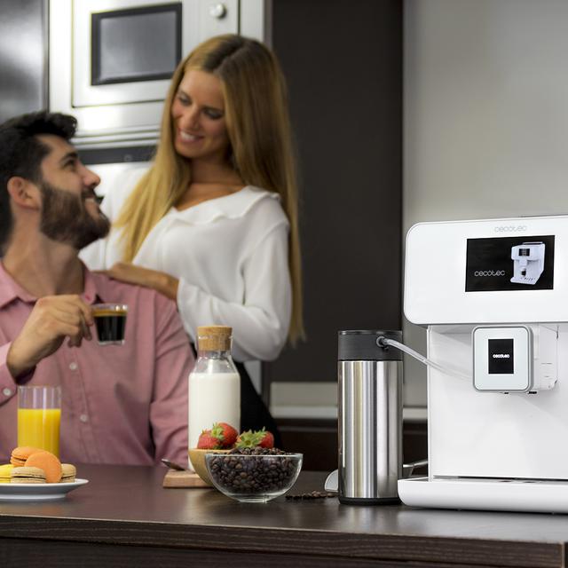 Power Matic-ccino 8000 Touch Serie Bianca. Cafetera Superautomática con Depósito de leche, Pantalla Táctil, Prepara Cappuccino, Café Personalizable, Tecnología ForceAroma de 19 bares de presión