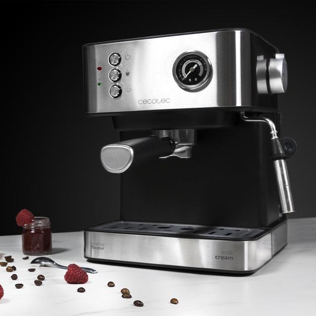 Cafetera Express Power Espresso 20 Professionale. 850 W, 20 Bares, Manómetro, Depósito de 1,5L, Brazo Doble Salida, Vaporizador, Superficie Calientatazas, Acabados en Acero Inoxidable