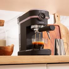 Cafelizzia 890 Rose Pro Cafetera express para espressos y cappuccino, dispone de sistema de rápido calentamiento por thermoblock, 20 bares, modo Auto para 1 y 2 cafés, vaporizador orientable, conducto de agua para infusiones y manómetro para medir la presión.