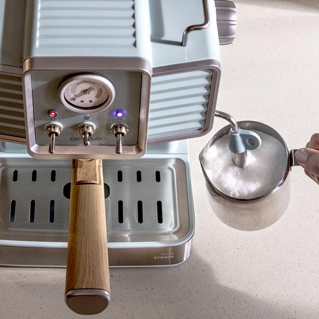 Vaporizador orientable de la cafetera CECOTEC Power Espresso 20 Tradizionale