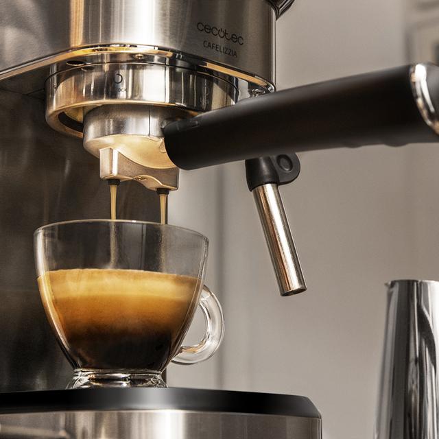 Espresso- und Cappuccinomaschine Cafelizzia 790 Steel, Siebträger mit doppeltem Auslauf und zwei Filtern, 20 Bar Druck, 1,2L abnehmbarer Tank, 1350W, Steel