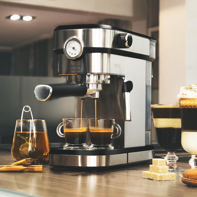 Cafelizzia 790 Steel Pro - Cafetera para Espressos y Cappuccino con Manometro, 1350 W, Sistema Thermoblock, 20 Bares, Modo Auto para 1-2 Cafés, Vaporizador Orientable, 1.2L, color Acero