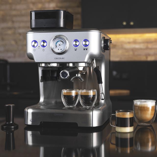 Cumbia Power Espresso 20 Barista Aromax Leistung 2900 W, 2 Heizsysteme, 20 Bar Druckpumpe, Manometer, Filterhalter mit Doppelausgang und 2 Filter.