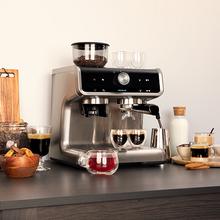 20 Bar Espressomaschine mit Mühle und Thermoblock.