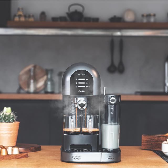 Machine à café semi-automatique Power Instant-ccino 20 Chic Série Nera pour café moulu et dosettes, avec 20 bars, réservoir de lait de 0,7 ml, réservoir d'eau d'1,7 L et 1470 W