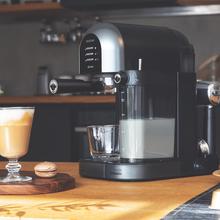 Machine à café semi-automatique Power Instant-ccino 20 Chic Série Nera pour café moulu et dosettes, avec 20 bars, réservoir de lait de 0,7 ml, réservoir d'eau d'1,7 L et 1470 W